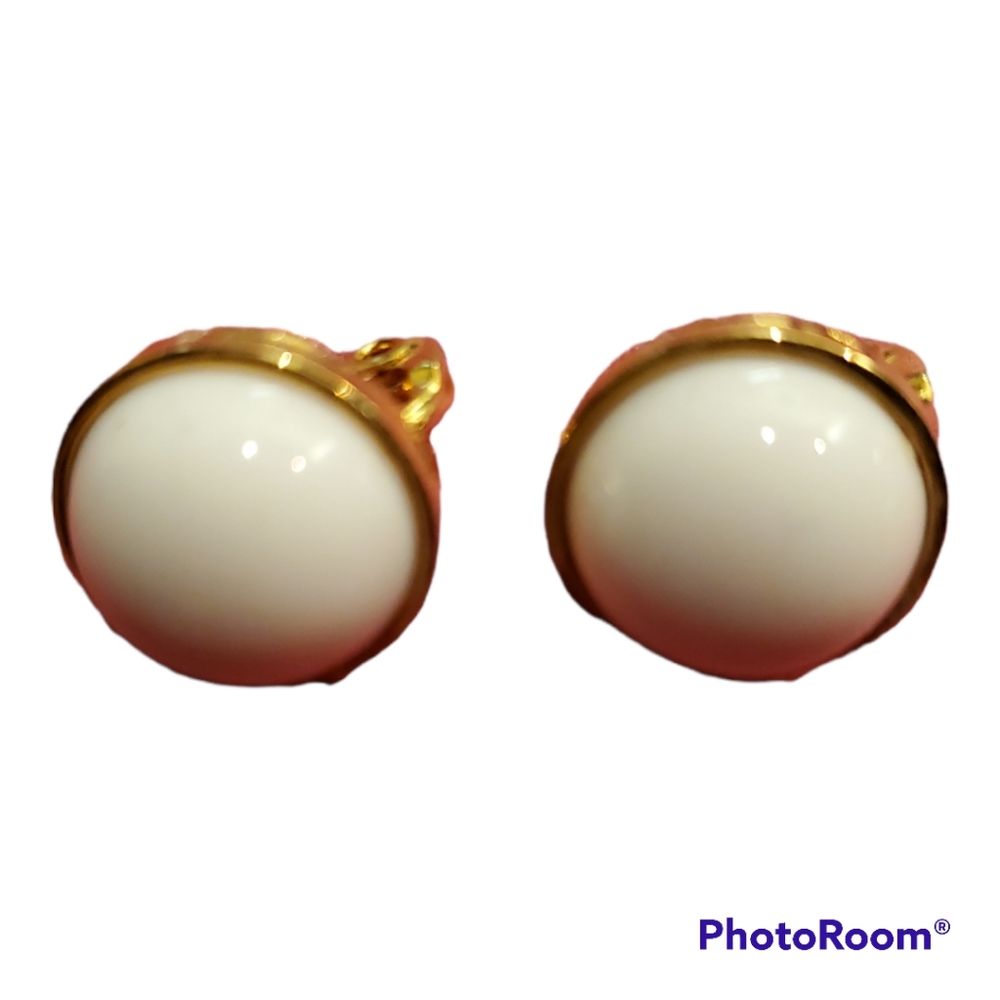 Vintage White and Gokd Clip On Earrings